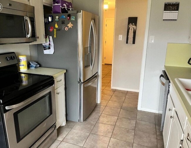 Foto del edificio - 3 Bedroom Available April 1st