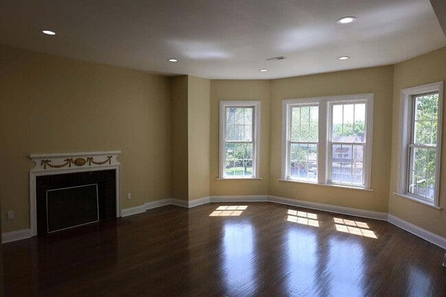 Building Photo - 4329 Baring Ave