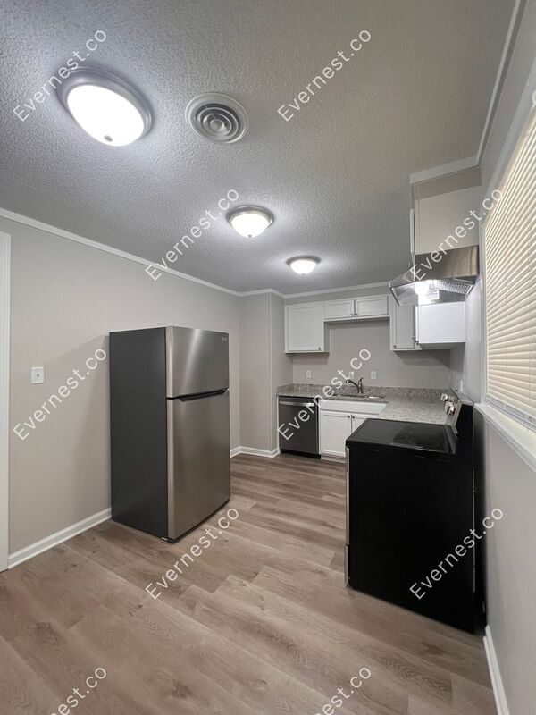Building Photo - 8456 Booneville Dr