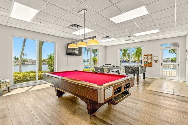 Sala de juegos - 420 64th Ave