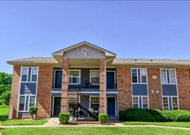 Foto del edificio - 1400 Eagle Lake Rd