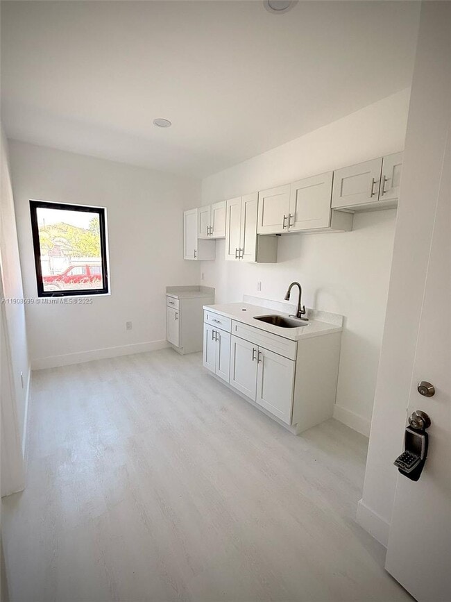 Building Photo - 75 Glen Royal Pkwy