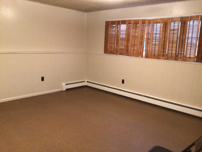 Building Photo - 1310 Holly Dr