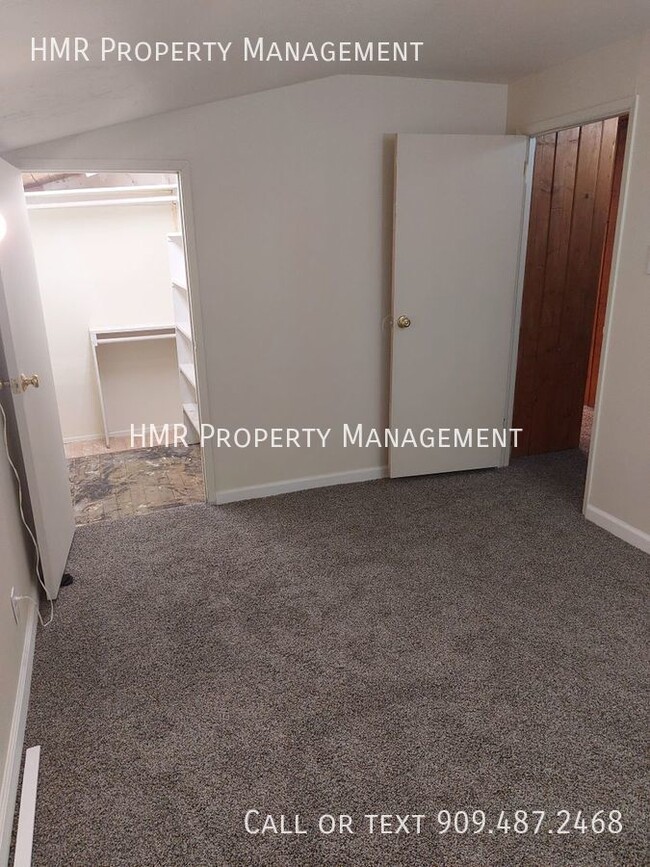 Building Photo - Great location, 20 minutes away from the b...