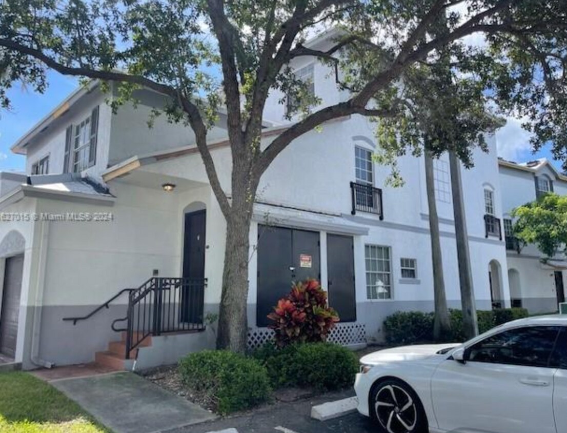 Primary Photo - 781 SW 148th Ave