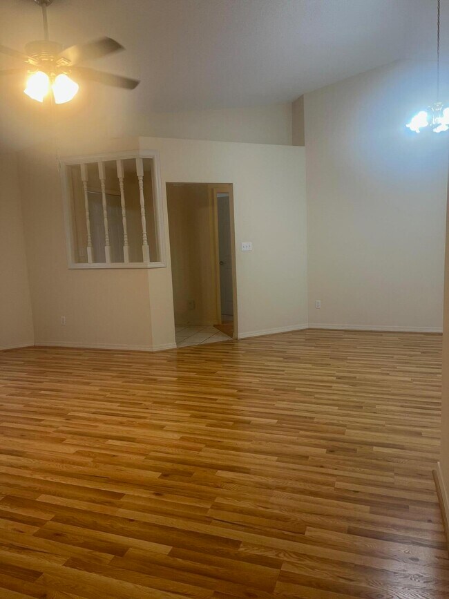 Foto del edificio - 2309 Orion Lake Dr