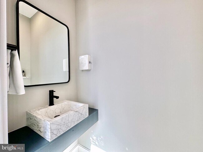 Foto del edificio - 85 R St NW