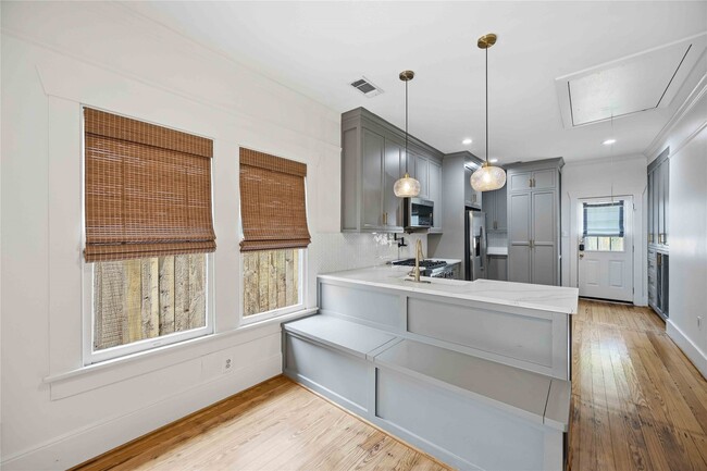 Building Photo - 208 Archer St