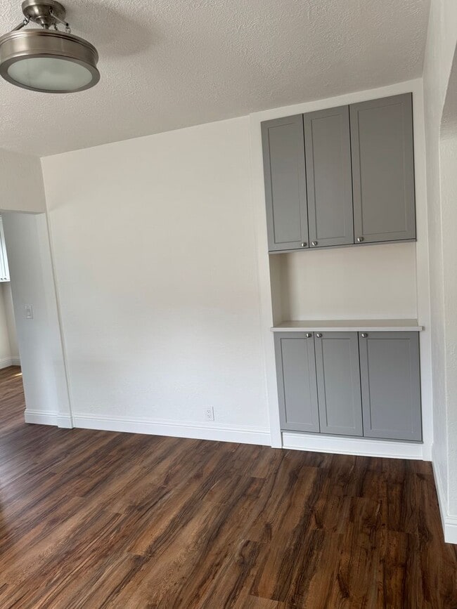 Foto del edificio - Beautiful newly renovated home on the hill...