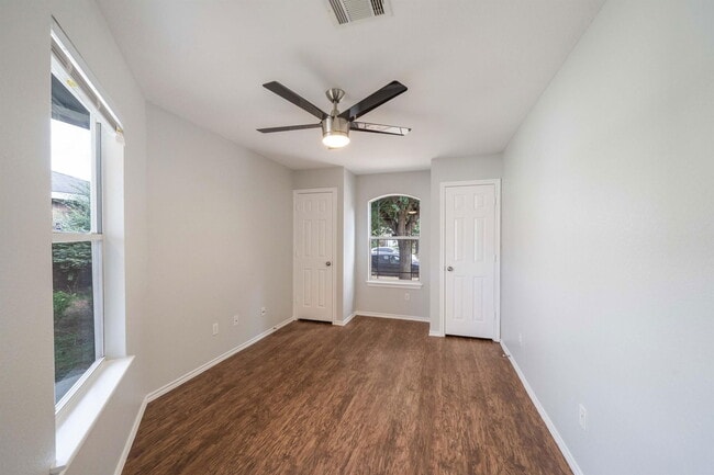 Building Photo - 3002 Crownover St