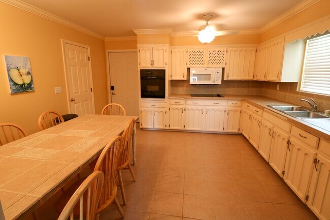 Foto del edificio - Wonderful Lake Home