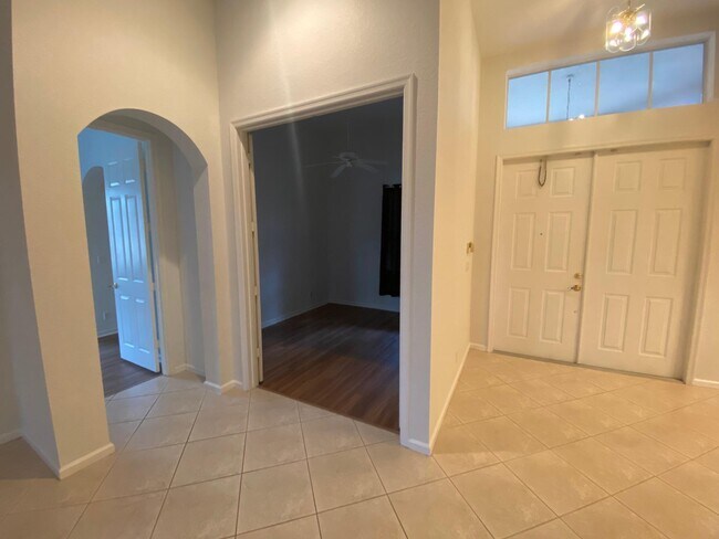 Building Photo - 4532 SW La Paloma Dr