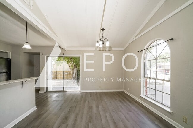 Building Photo - 1208 Karen Dr