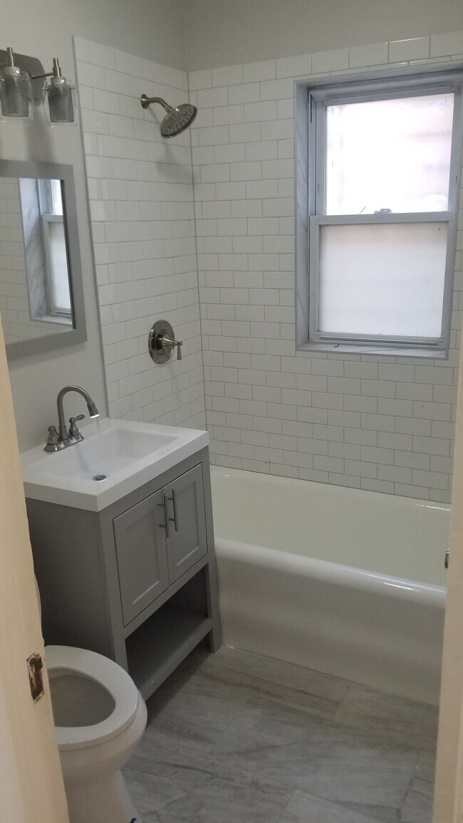 Foto del edificio - 2220 E 79th St
