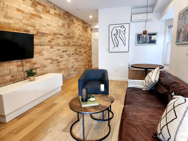 Photo du bâtiment - 233 St Clarens Ave