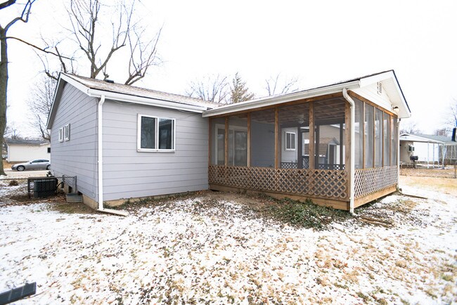 Building Photo - 513 Coachway Ln