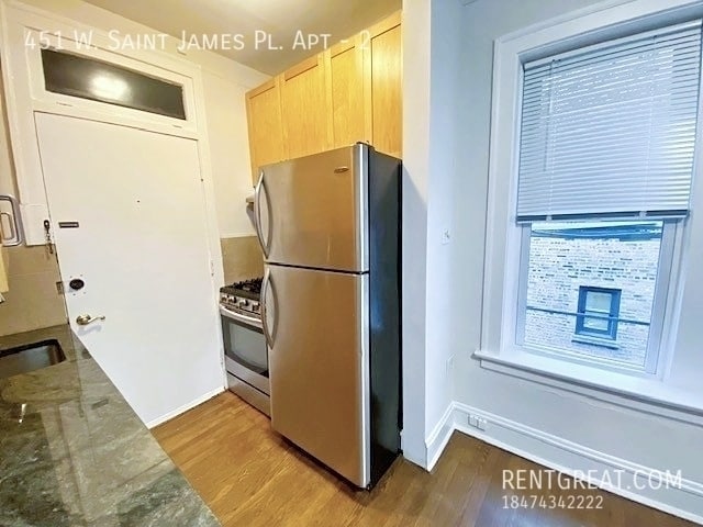 Photo - 451 W St James Pl Apartment