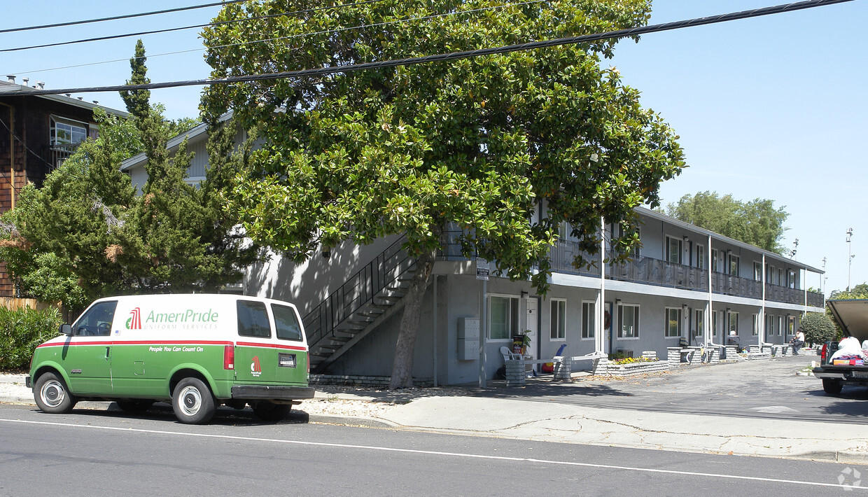 Primary Photo - The Colonial