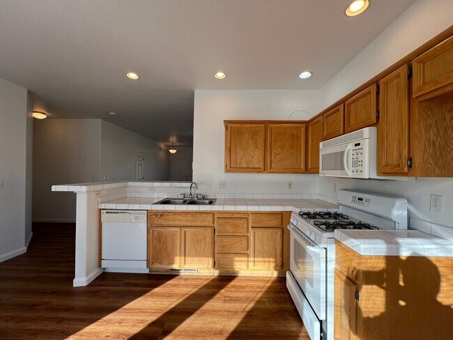 Foto del edificio - ***MOVE IN SPECIAL *** 4-bedroom home loca...