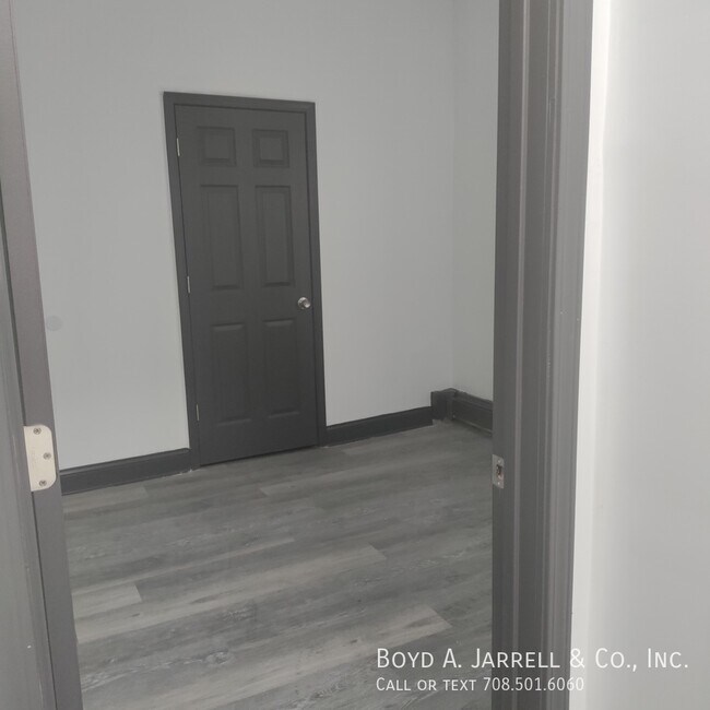 Foto del edificio - 5706 S Michigan Ave