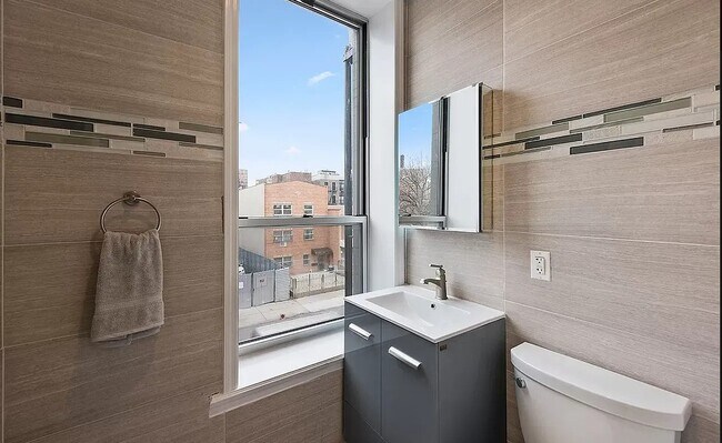 Foto del edificio - 936A Lafayette Ave