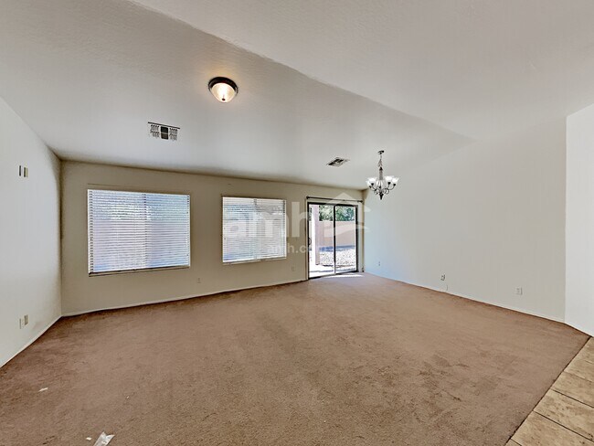 Foto del edificio - 429 E Orchid Lane