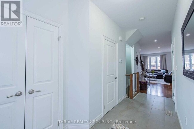 Building Photo - 1043 Oakcrossing Gate