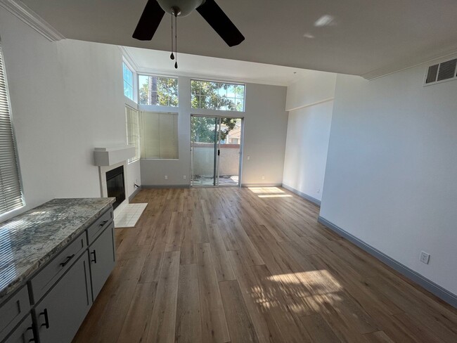 Building Photo - Beautifully shaded 2 bed 2 bath condo