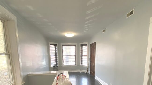 Building Photo - 3023 W Wellington Ave