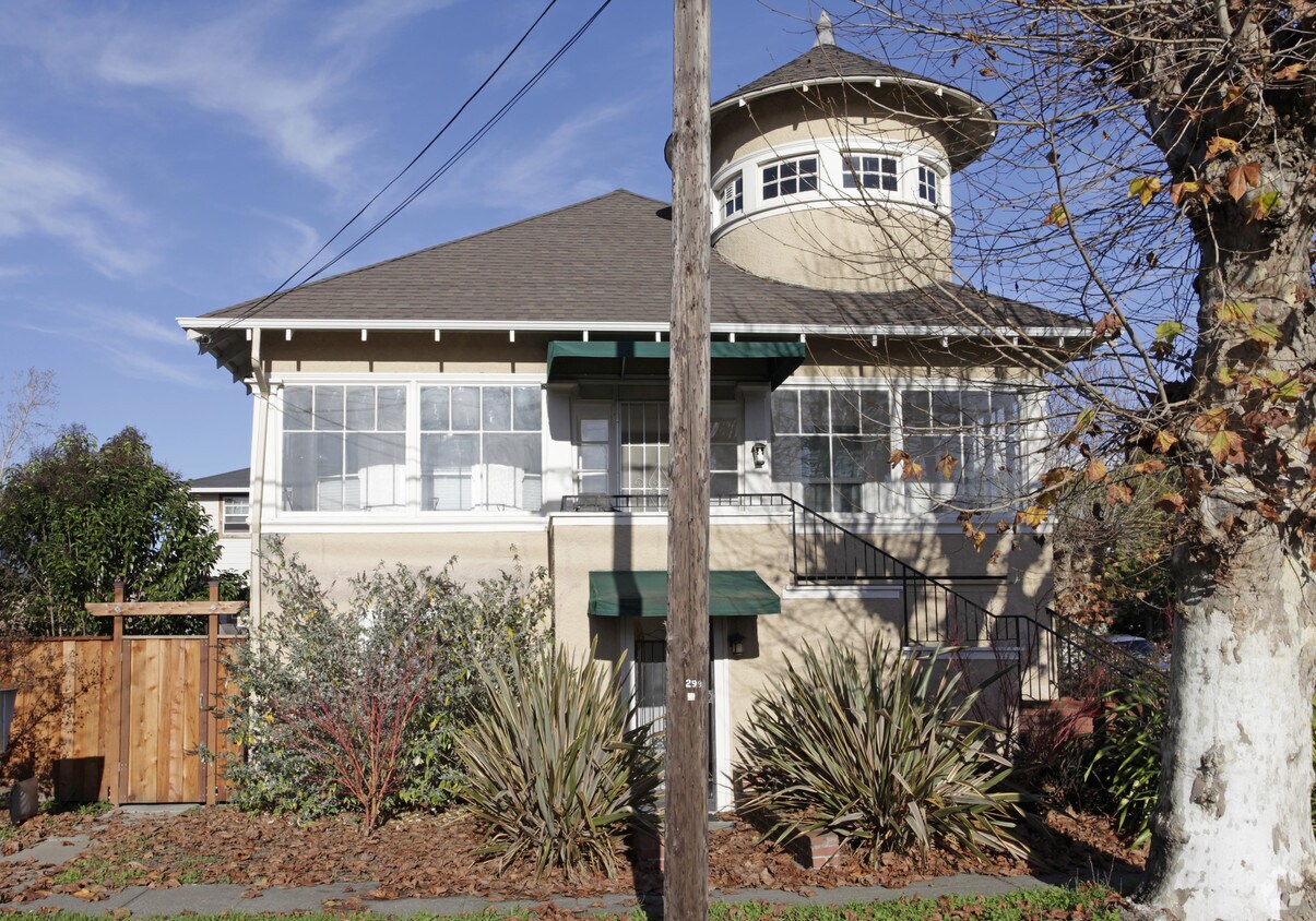 Building Photo - 299 Wilson St