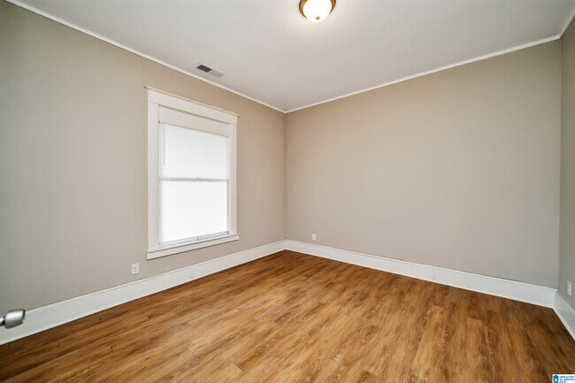 Building Photo - 922 5th Ave SE