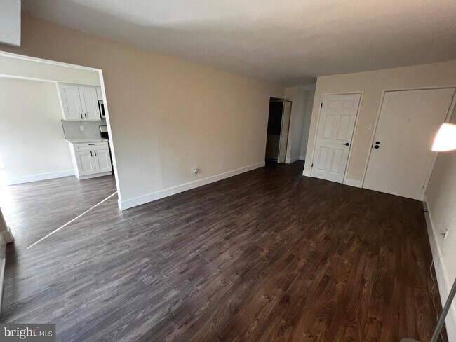 Building Photo - 203-C Hampton Crossing Condiminiums