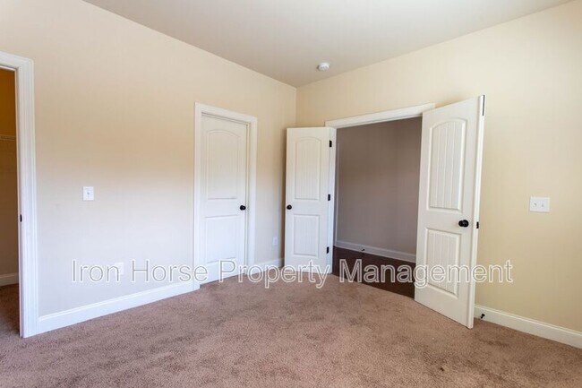 Foto del edificio - 232 Towns Walk Dr