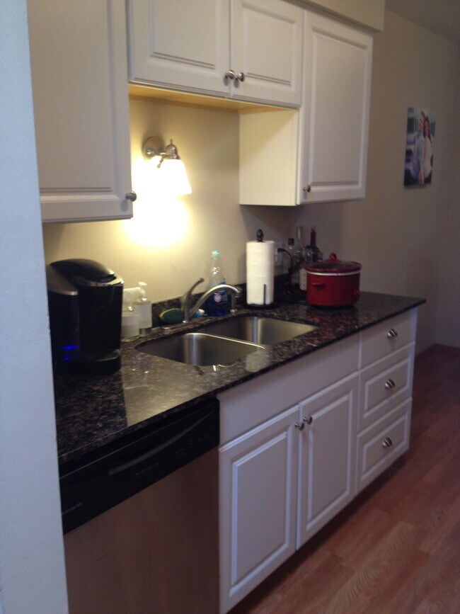 Foto del edificio - Completely Updated St. Louis Park Condo-Near Uptown, HWYS, Shops At West End