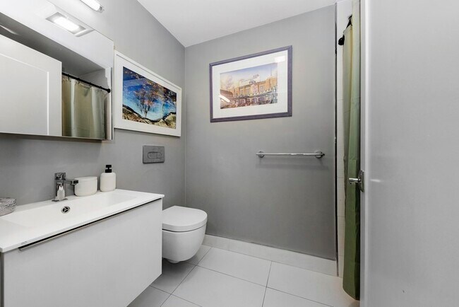 Foto del edificio - 412 W Broadway