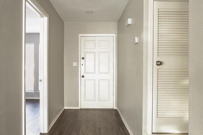 Building Photo - 4409 Altamesa Blvd