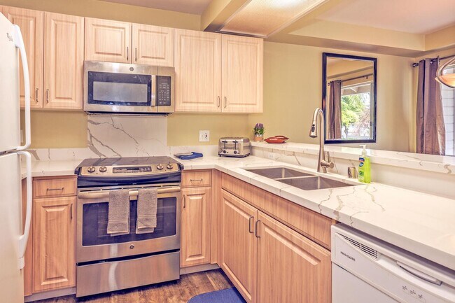 Building Photo - 92-1543 Aliinui Drive 4E