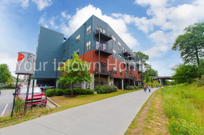 Foto principal - 200 N Highland Ave NE