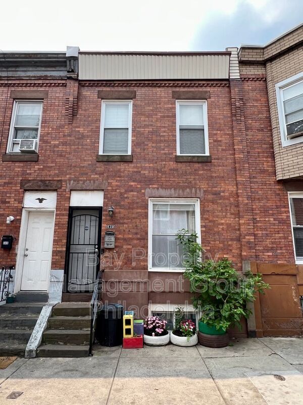 Building Photo - 638 E Cornwall St