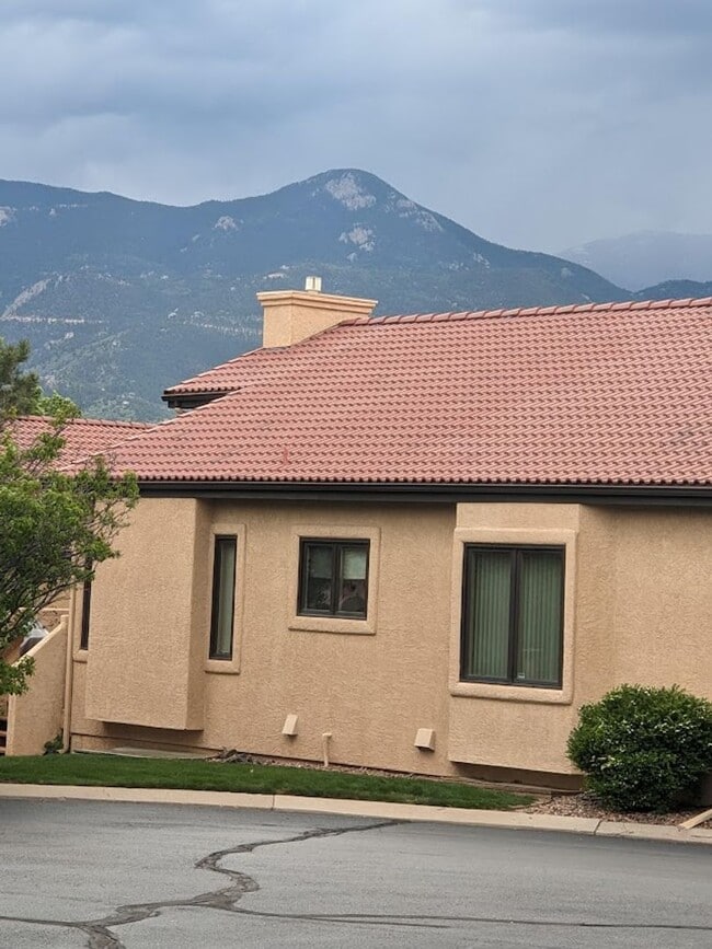Building Photo - Westside Residence Near Kissing Camels & G...