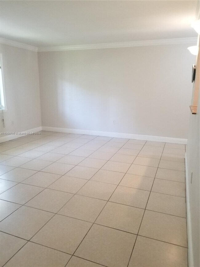 Building Photo - 8601 SW 68th Ct