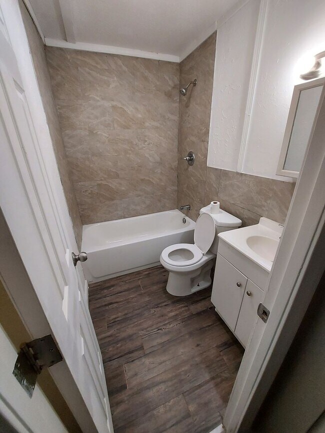 Building Photo - 610 Saint Monica