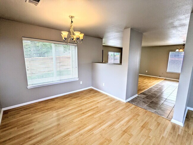 Foto del edificio - 3802 Glenarbor Ln
