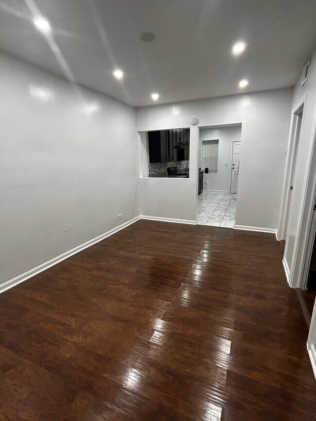 Foto del edificio - 7438 S Drexel Ave
