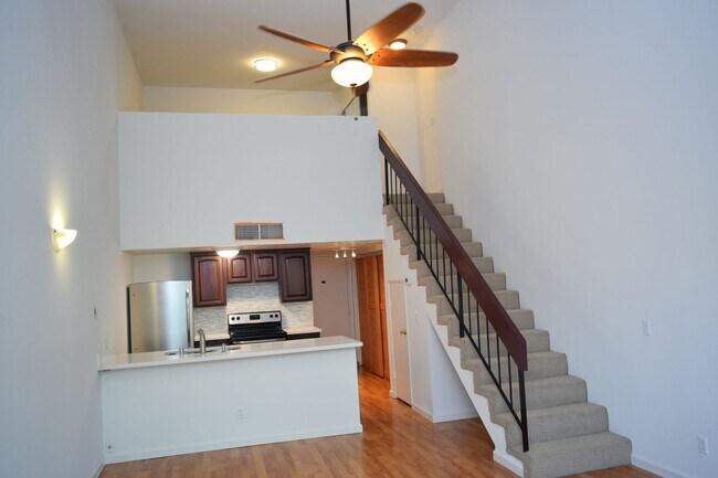 Foto del edificio - GRANTVILLE 1BR 1BA TOWNHOUSE - UPGRADED KITCHEN + BATH, AC, PET FRIENDLY, ASSIGNED PARKING, POOL,...