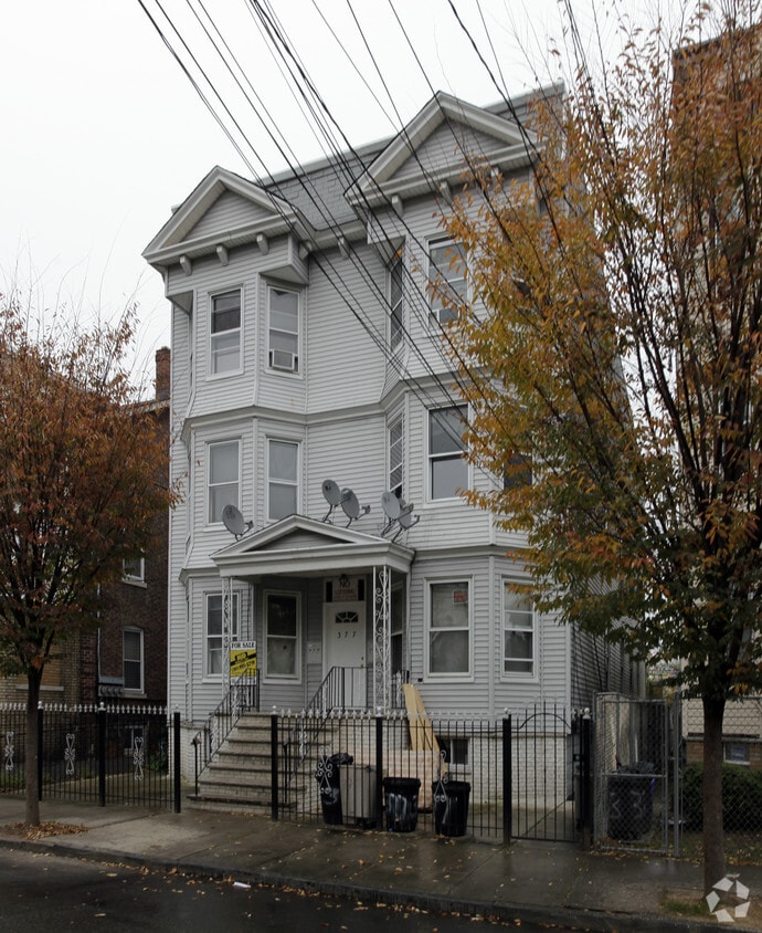 Primary Photo - 377 N 6th St