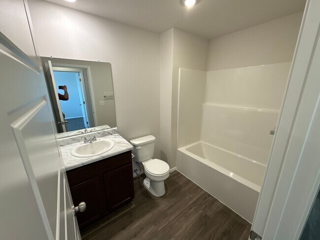 Building Photo - PRE-LEASING NOW | Pet-Friendly 3 Bed, 2 Bath Home in Springdale