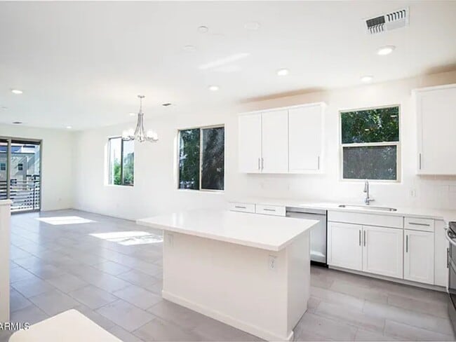 Foto del edificio - 300 N Gila Springs Blvd