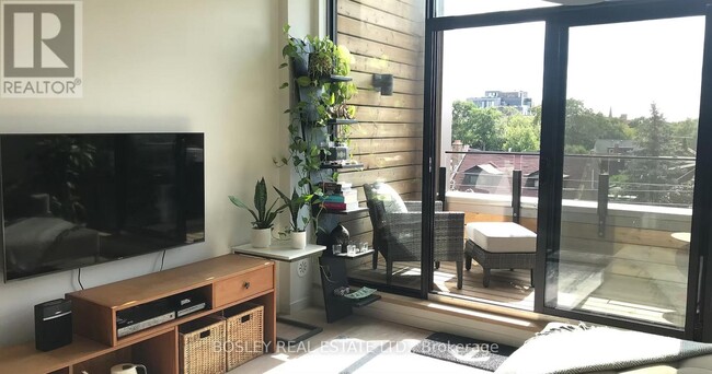 Photo du bâtiment - 455-455 Dovercourt Rd