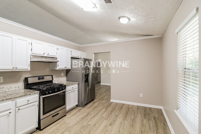Building Photo - 5867 Bellingrath Way